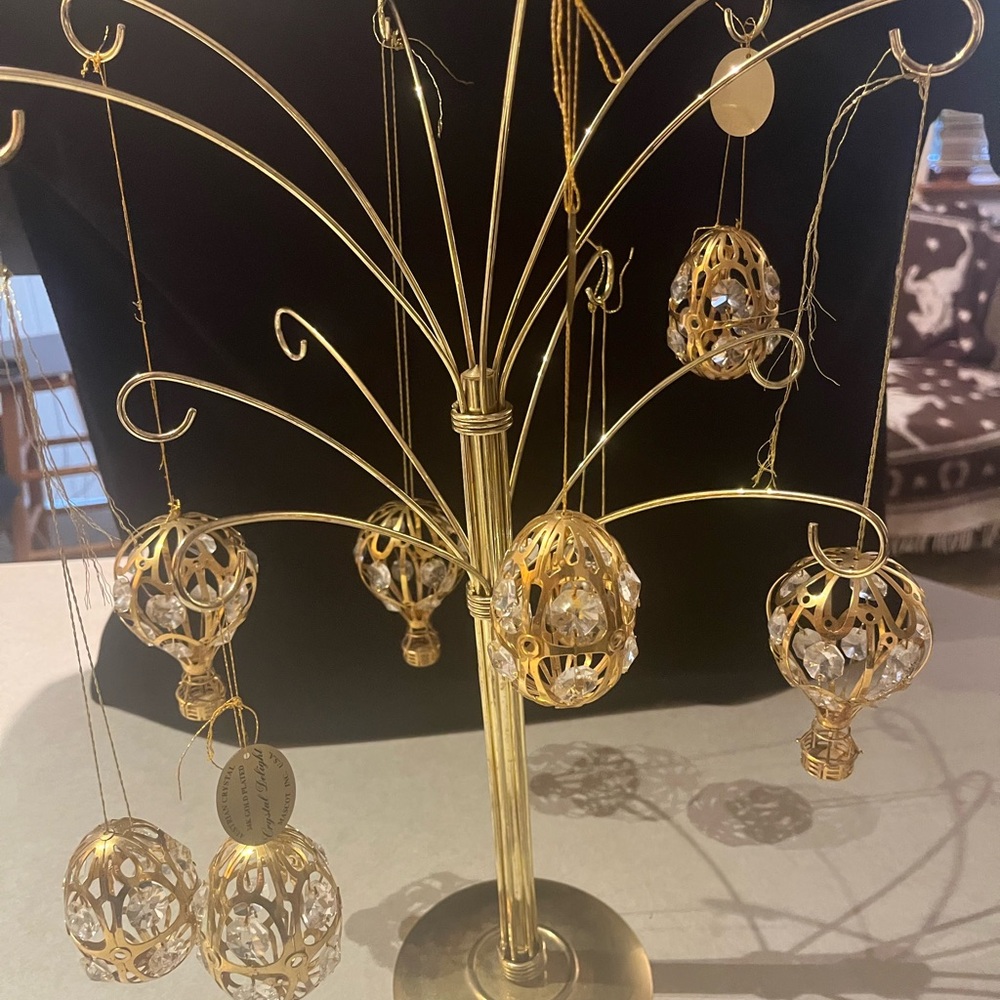 Luxurious Gold Ornament Holder